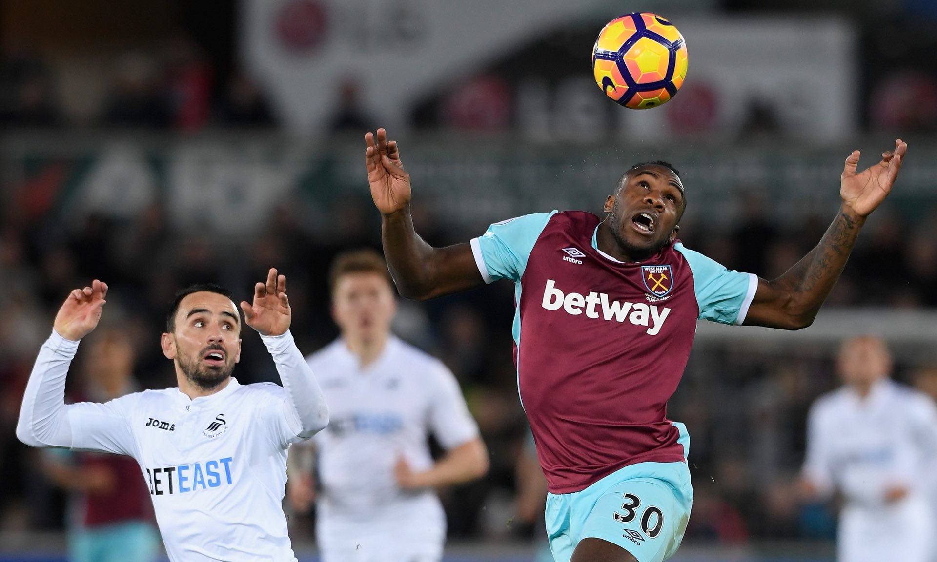 在进攻端拉 在进攻端拉